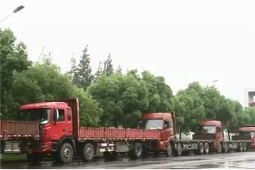 火爆！紡織原材料價(jià)格大漲60%，貨車排長(zhǎng)隊(duì)搶購(gòu)！紡織業(yè)訂單大量回流，企業(yè)滿負(fù)荷運(yùn)轉(zhuǎn)